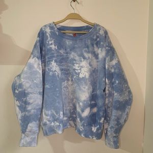 Custom bleach dye crew neck babyblue